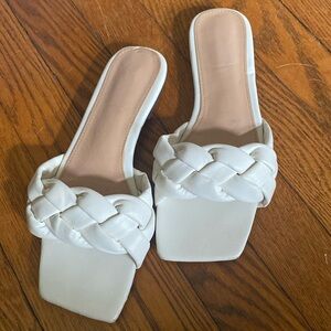 Women’s white woven sandals size 6 1/2